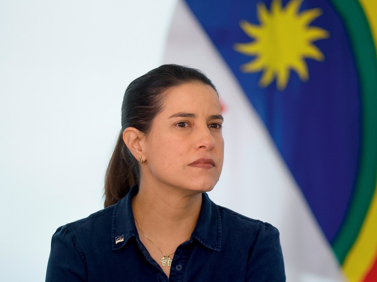 DEPUTADO PROTOCOLO PEDIDO DE IMPEACHMENT DE RAQUEL LIRY