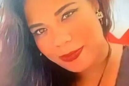 MULHER É ASSASSINADA A TIROS EMNOVA DESCOBERTA, NO RECIFE. ELAANTES DE SER MORTA PROTEGEU AFILHA DE 7 MESES PARA NÃO SERATINGIDA PELOS DISPAROS. MULHER É ASSASSINADA A TIROS EMNOVA DESCOBERTA, NO RECIFE. ELAANTES DE SER MORTA PROTEGEU AFILHA DE 7 MESES PARA NÃO SERATINGIDA PELOS DISPAROS.