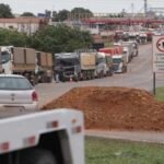 Após governo endurecer regras, caminhoneiros desistem de greve Após governo endurecer regras, caminhoneiros desistem de greve