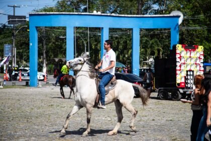 Fé, cavalos e forró marcam a terceira edição da Missa do Vaqueiro em Camaragibe Fé, cavalos e forró marcam a terceira edição da Missa do Vaqueiro em Camaragibe
